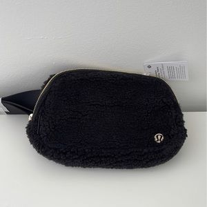 Lululemon Everywhere Fleece Belt Bag Black
